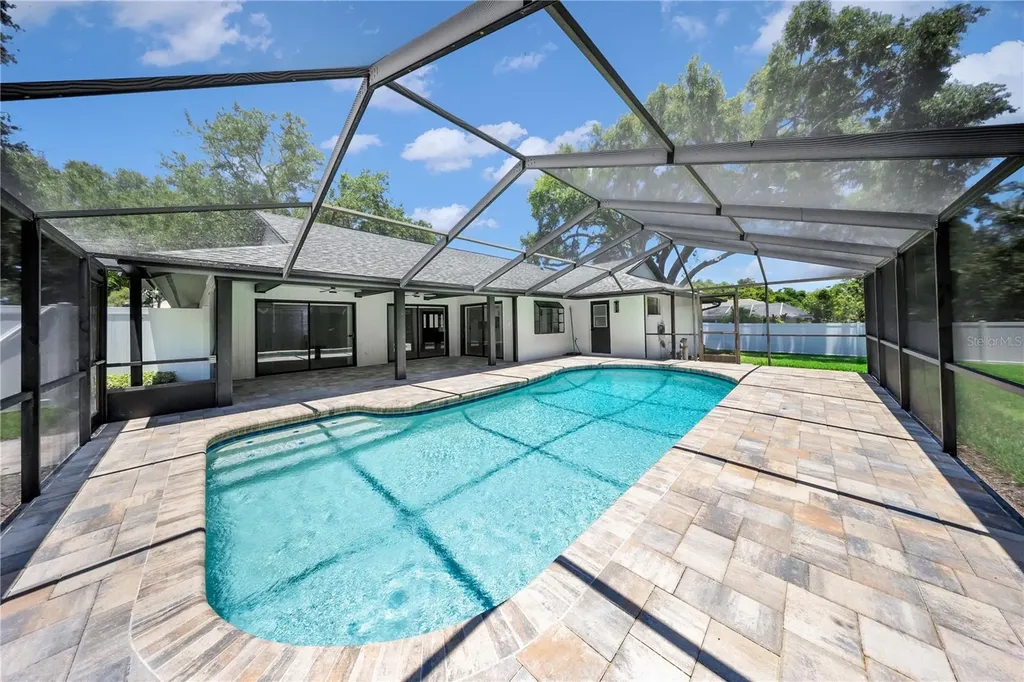2905 Bluffs Drive Largo FL 33770