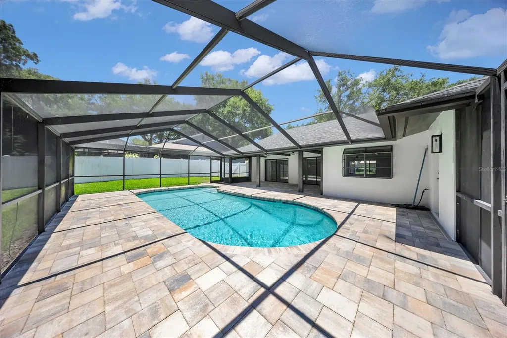 2905 Bluffs Drive Largo FL 33770
