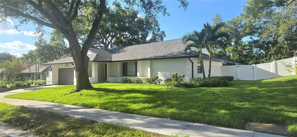 2905 Bluffs Drive Largo FL 33770