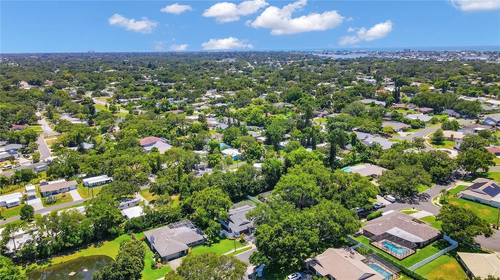 2905 Bluffs Drive Largo FL 33770