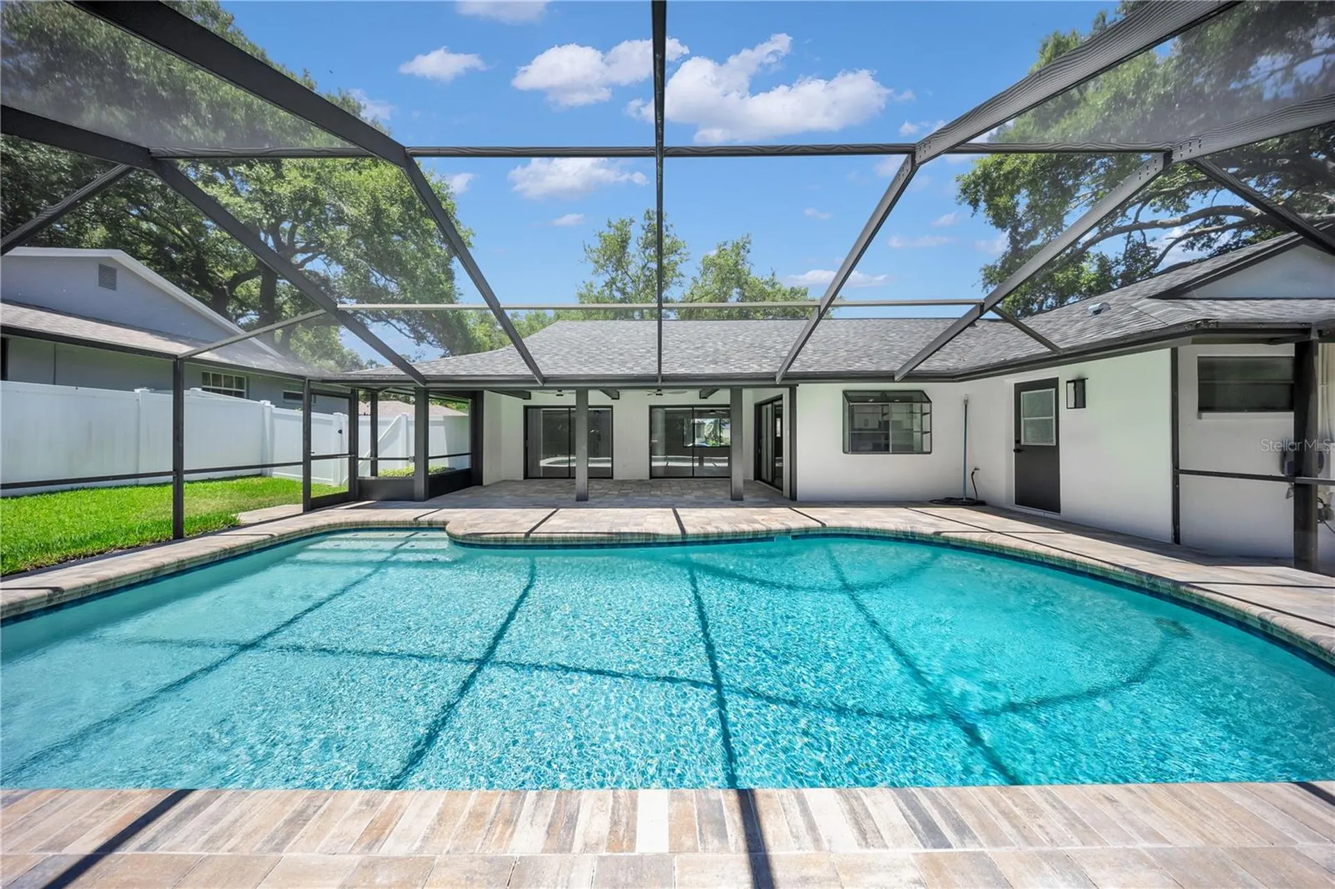 2905 Bluffs Drive Largo FL 33770