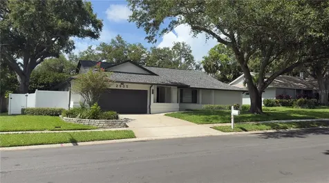 2905 Bluffs Drive Largo FL 33770