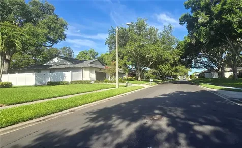 2905 Bluffs Drive Largo FL 33770