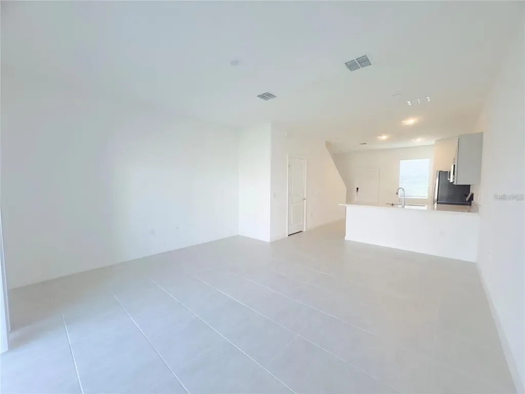 2852 Skyline Loop Kissimmee FL 34758