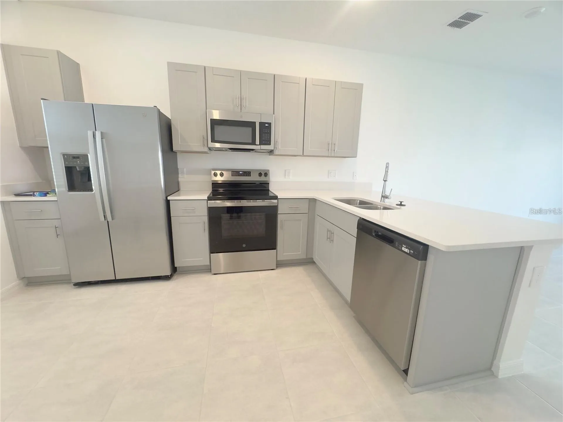 2852 Skyline Loop Kissimmee FL 34758
