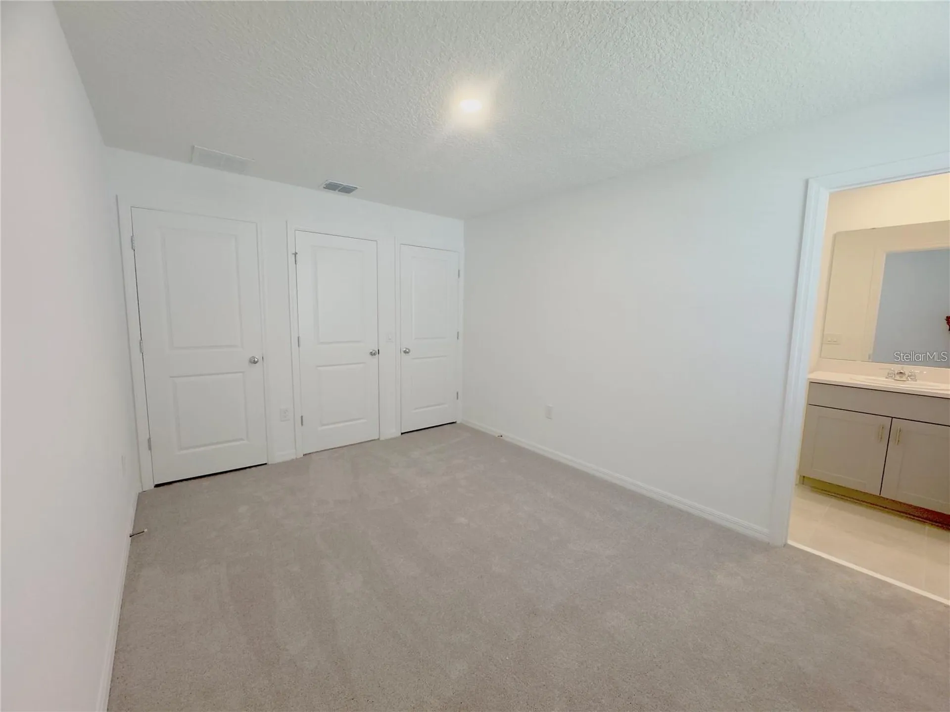 2852 Skyline Loop Kissimmee FL 34758