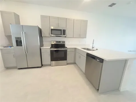 2852 Skyline Loop Kissimmee FL 34758