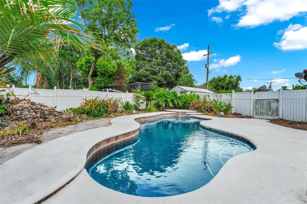 1209 Roscomare Avenue Orlando FL 32806