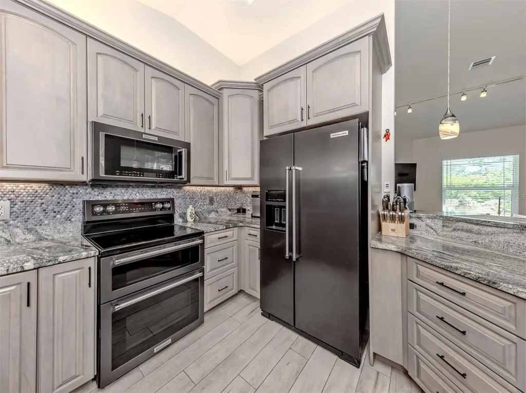 2565 Lemon Avenue Englewood FL 34223