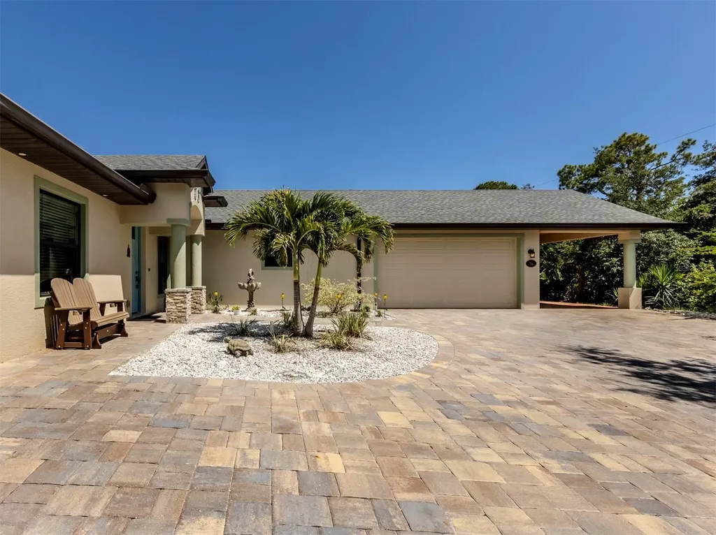 2565 Lemon Avenue Englewood FL 34223