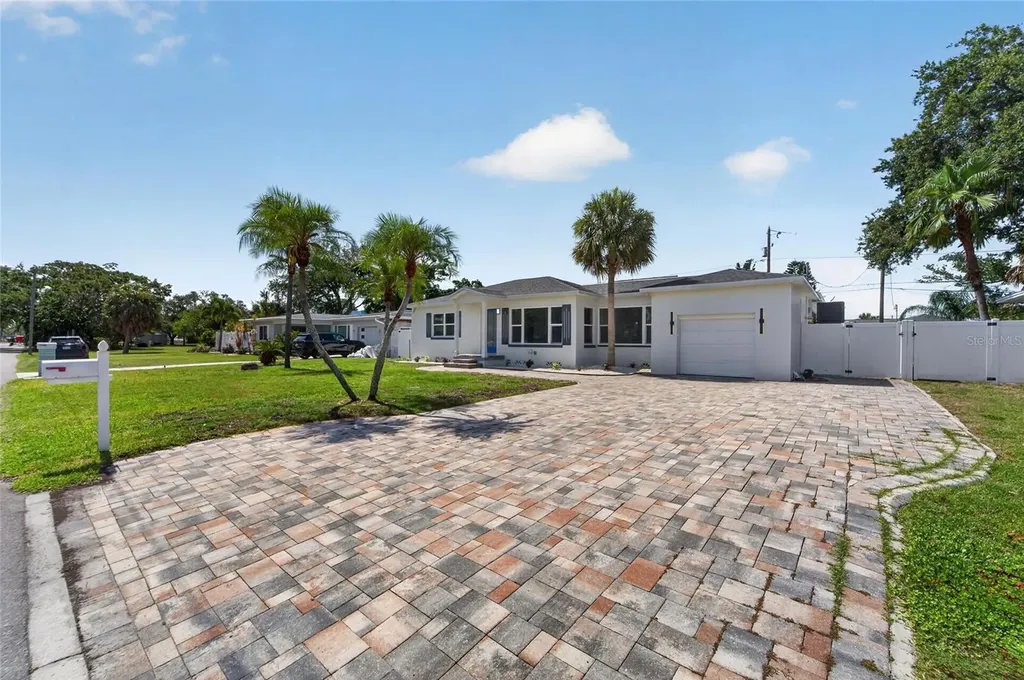 4810 Del Rio Way S Gulfport FL 33711