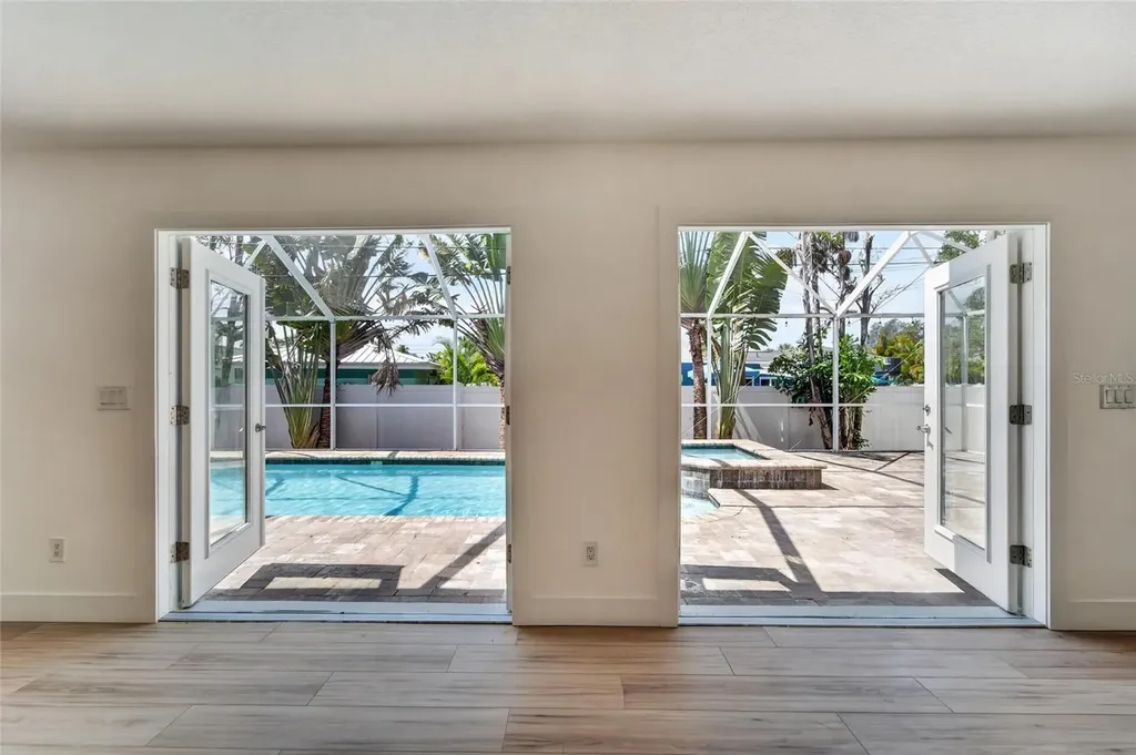 4810 Del Rio Way S Gulfport FL 33711
