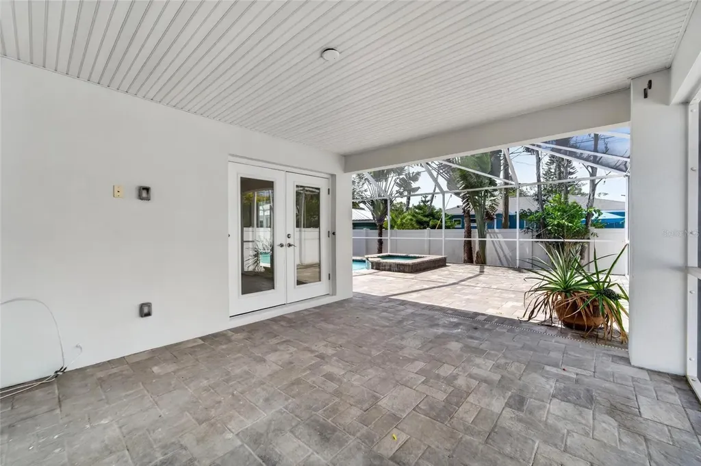 4810 Del Rio Way S Gulfport FL 33711