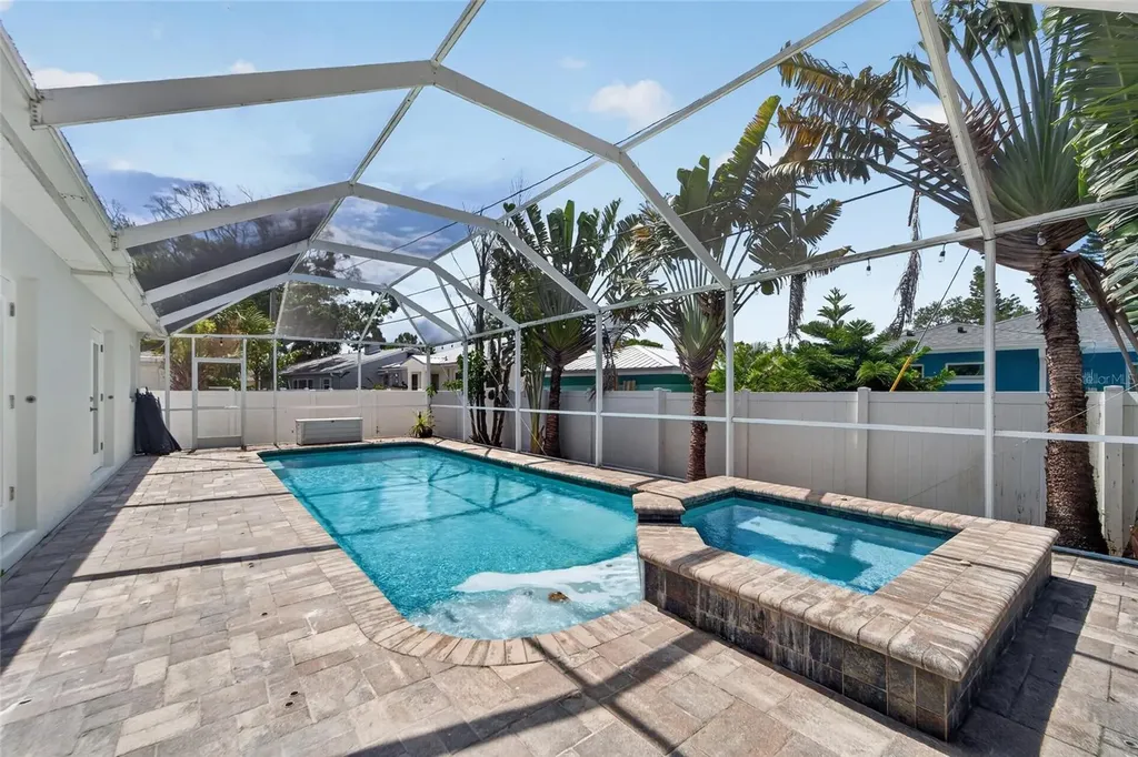 4810 Del Rio Way S Gulfport FL 33711