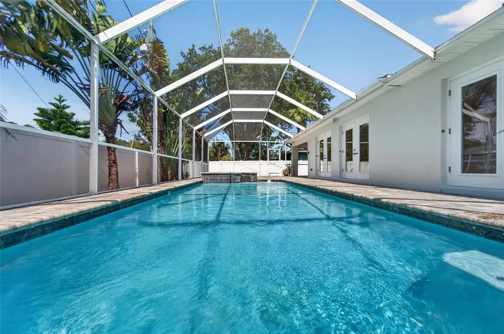 4810 Del Rio Way S Gulfport FL 33711