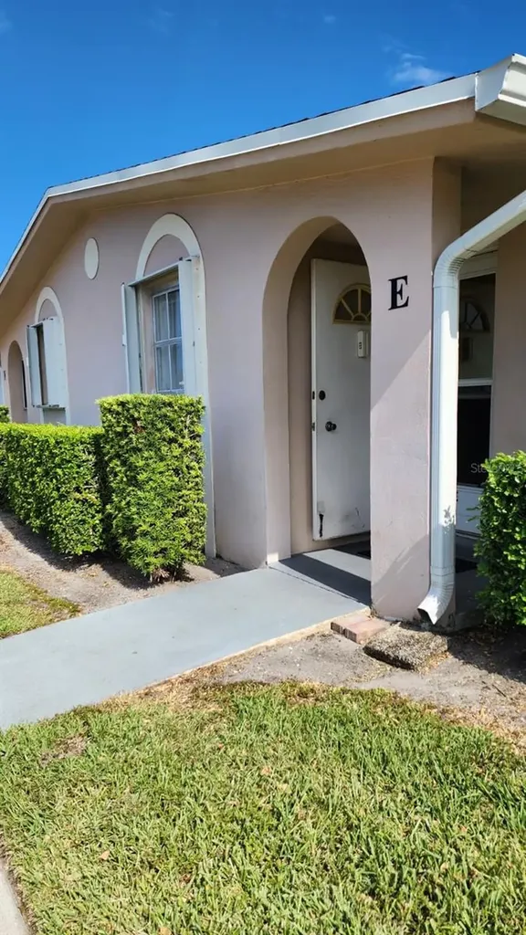 2784 Dudley Drive E West Palm Beach FL 33415