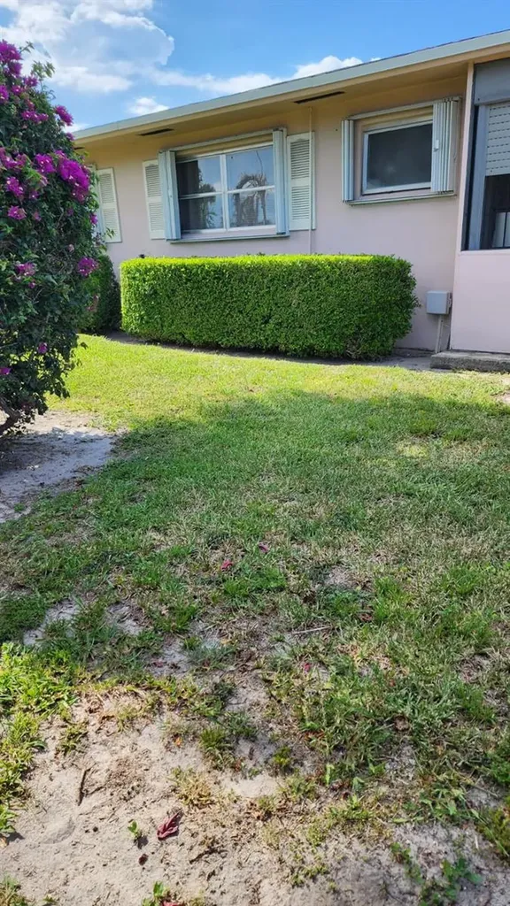 2784 Dudley Drive E West Palm Beach FL 33415