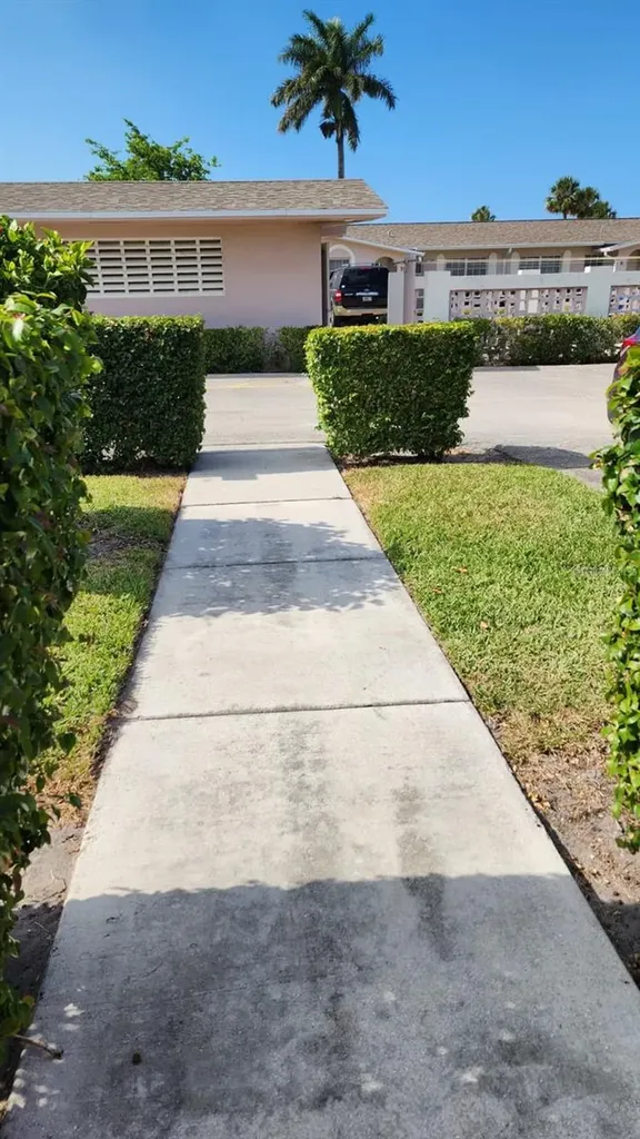 2784 Dudley Drive E West Palm Beach FL 33415