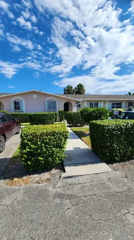 2784 Dudley Drive E West Palm Beach FL 33415