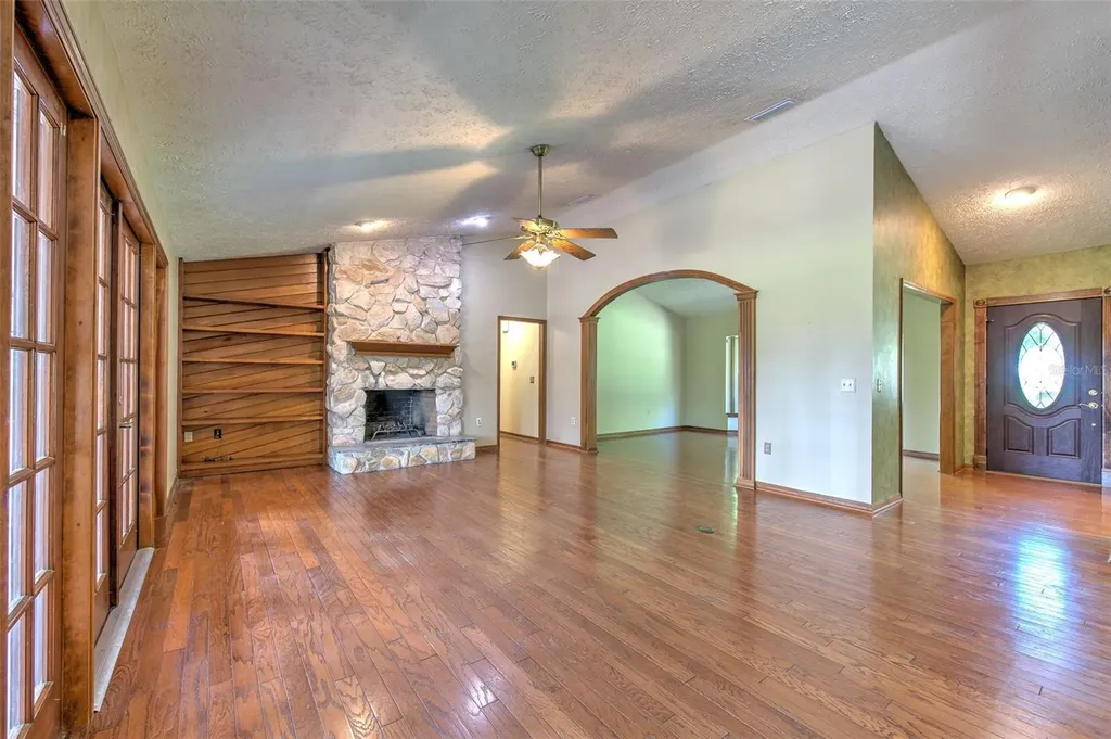 2102 Whitlock Place Dover FL 33527