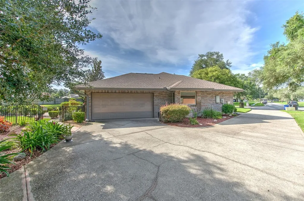 2102 Whitlock Place Dover FL 33527