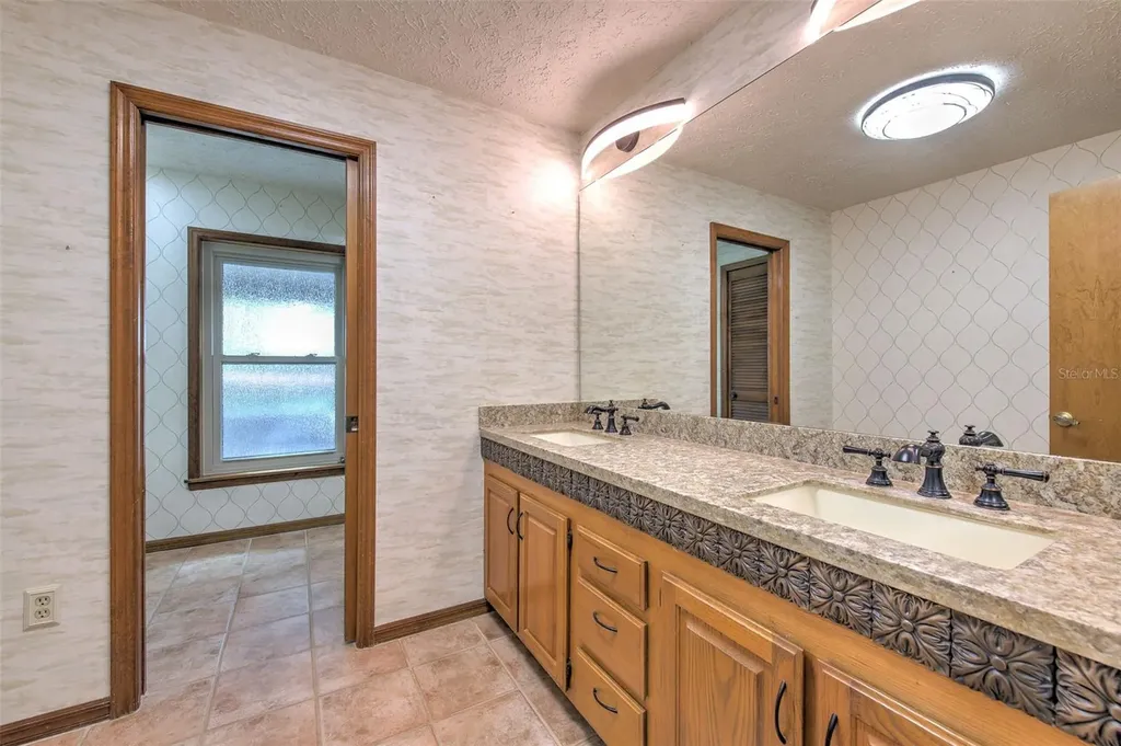 2102 Whitlock Place Dover FL 33527