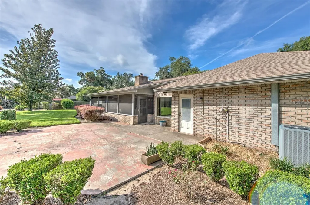 2102 Whitlock Place Dover FL 33527