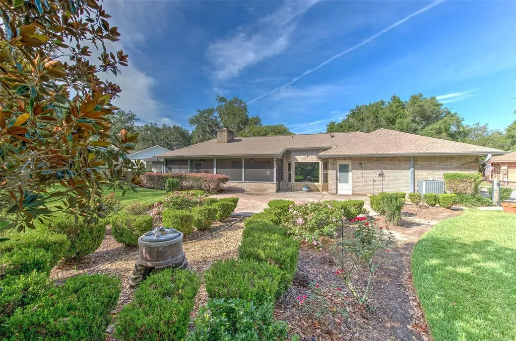 2102 Whitlock Place Dover FL 33527