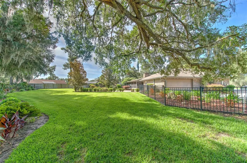2102 Whitlock Place Dover FL 33527