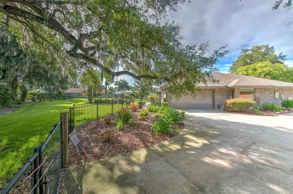 2102 Whitlock Place Dover FL 33527