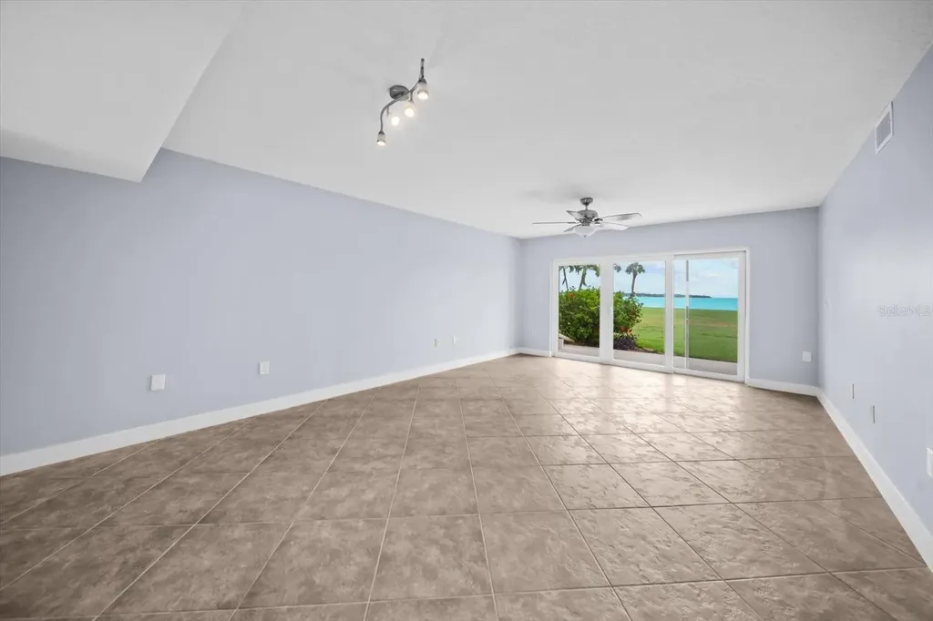 7530 Sunshine Skyway Lane S St Petersburg FL 33711