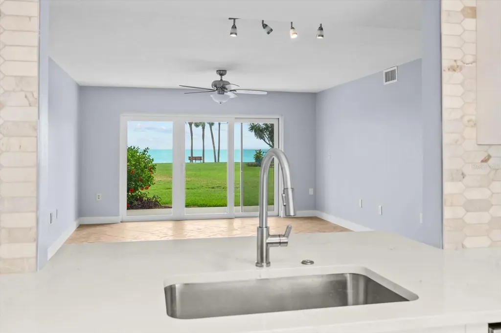 7530 Sunshine Skyway Lane S St Petersburg FL 33711