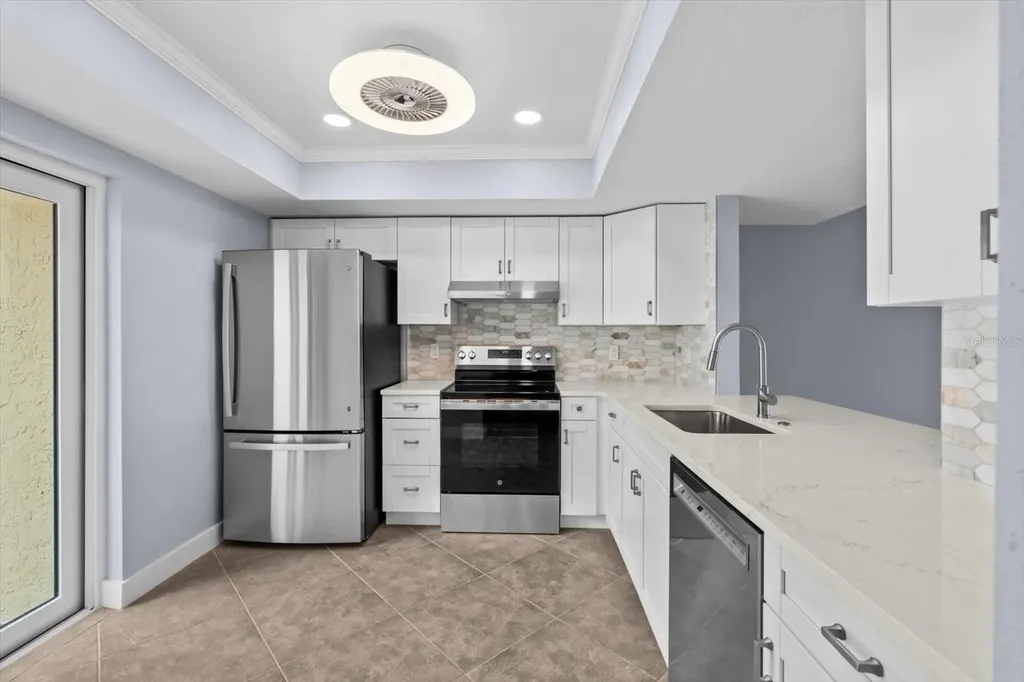 7530 Sunshine Skyway Lane S St Petersburg FL 33711