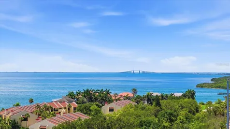 7530 Sunshine Skyway Lane S St Petersburg FL 33711
