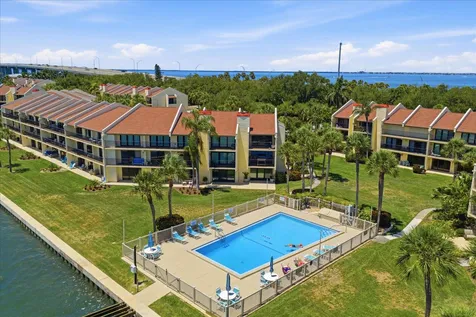 7530 Sunshine Skyway Lane S St Petersburg FL 33711