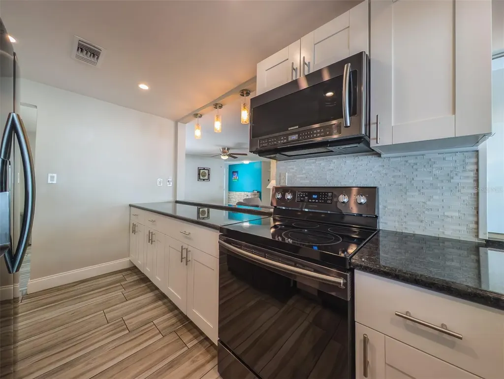 3702 Kingsbury Holiday FL 34691