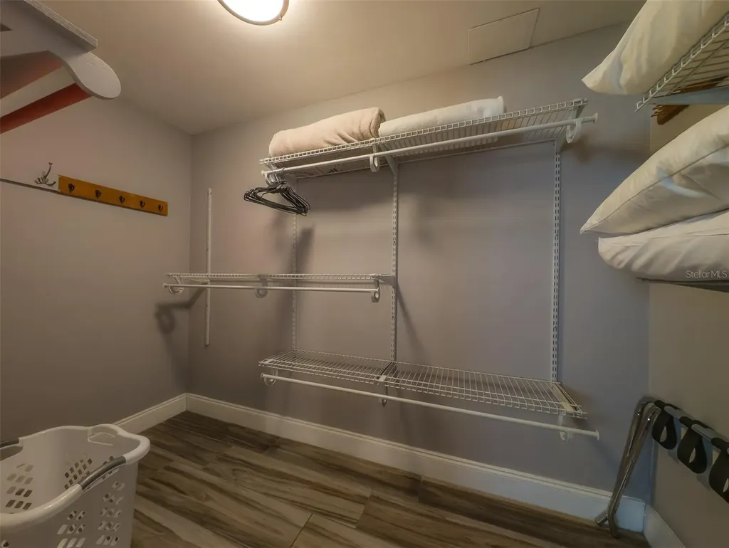 3702 Kingsbury Holiday FL 34691