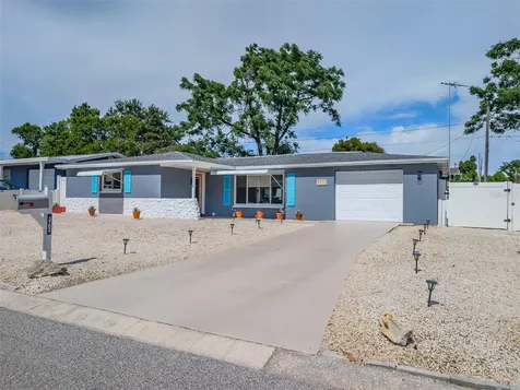 3702 Kingsbury Holiday FL 34691