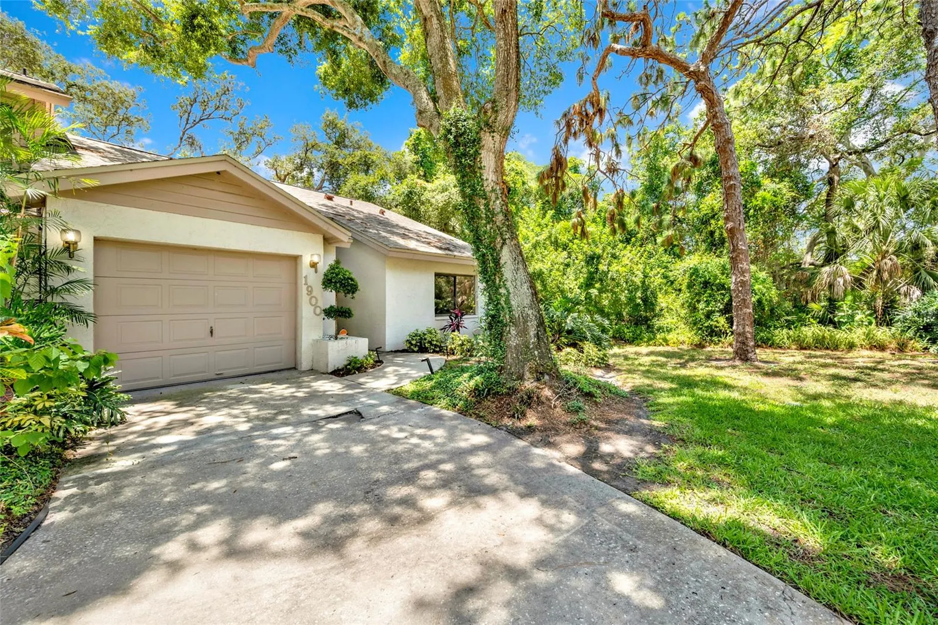 1900 Whispering Way Tarpon Springs FL 34689