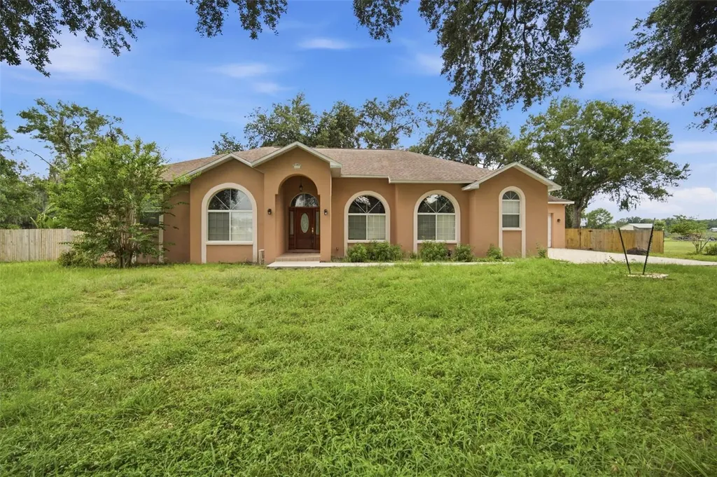 6611 W Knights Griffin Road Plant City FL 33565