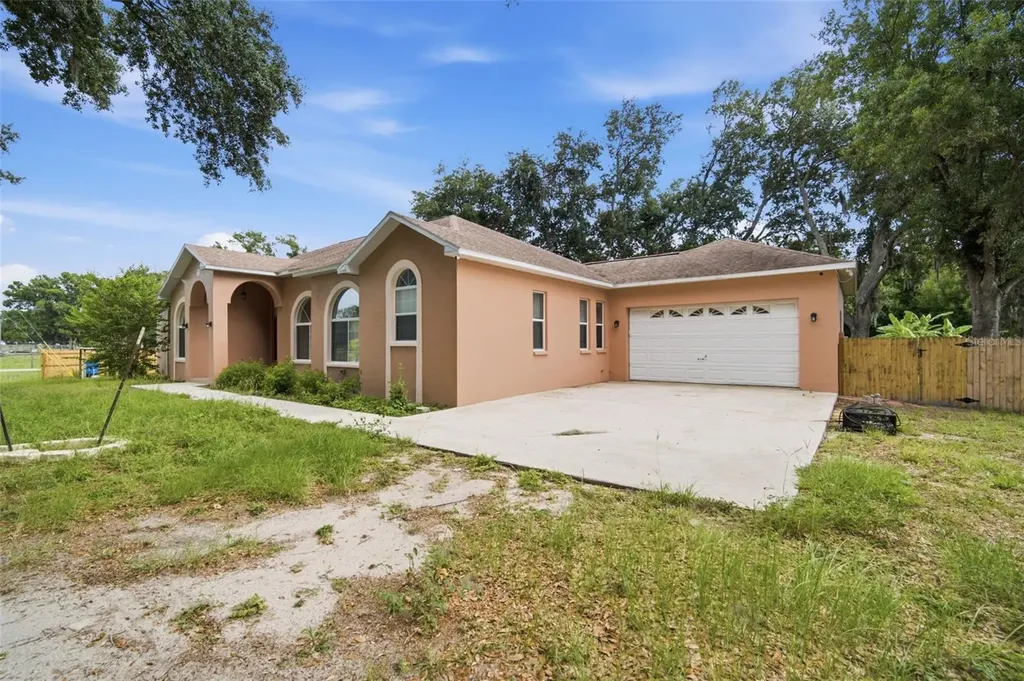 6611 W Knights Griffin Road Plant City FL 33565