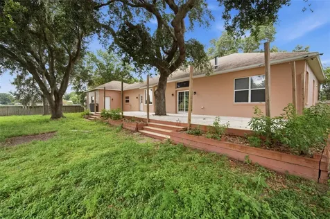 6611 W Knights Griffin Road Plant City FL 33565
