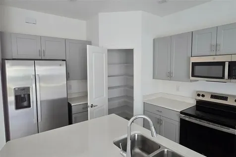 2978 Canary Avenue Davenport FL 33837