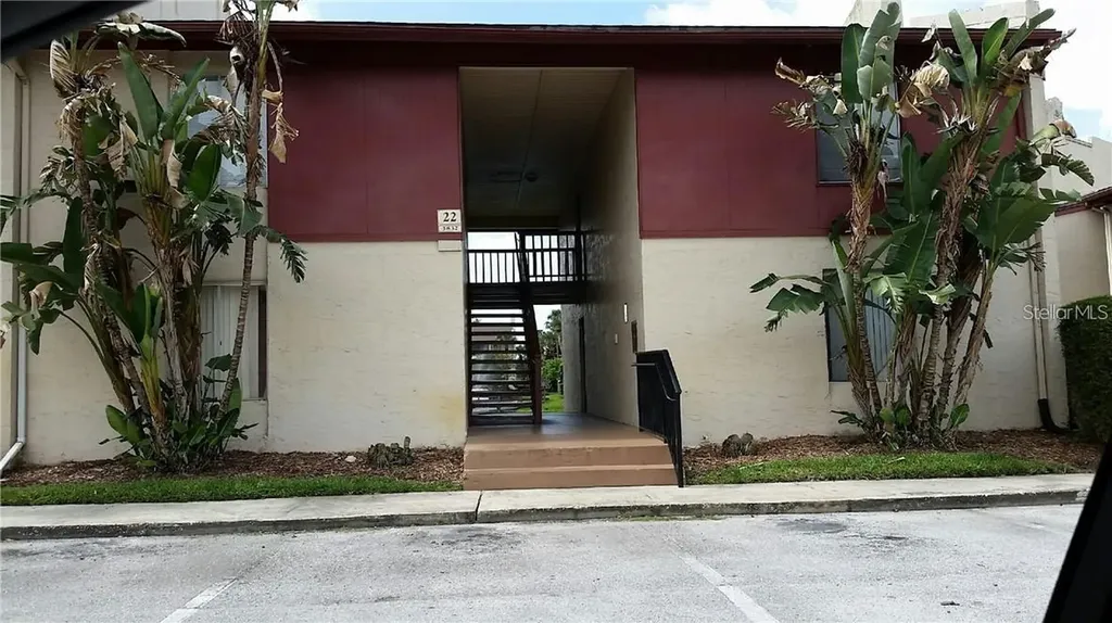 3832 N Lake Drive Tampa FL 33614