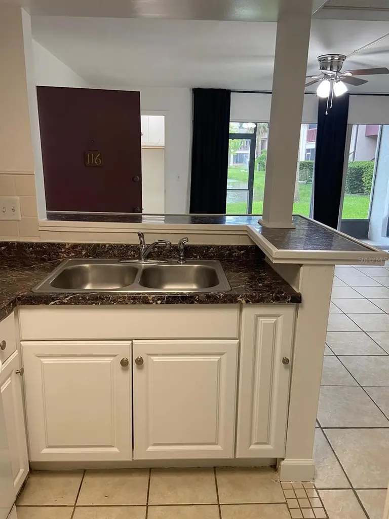 3832 N Lake Drive Tampa FL 33614