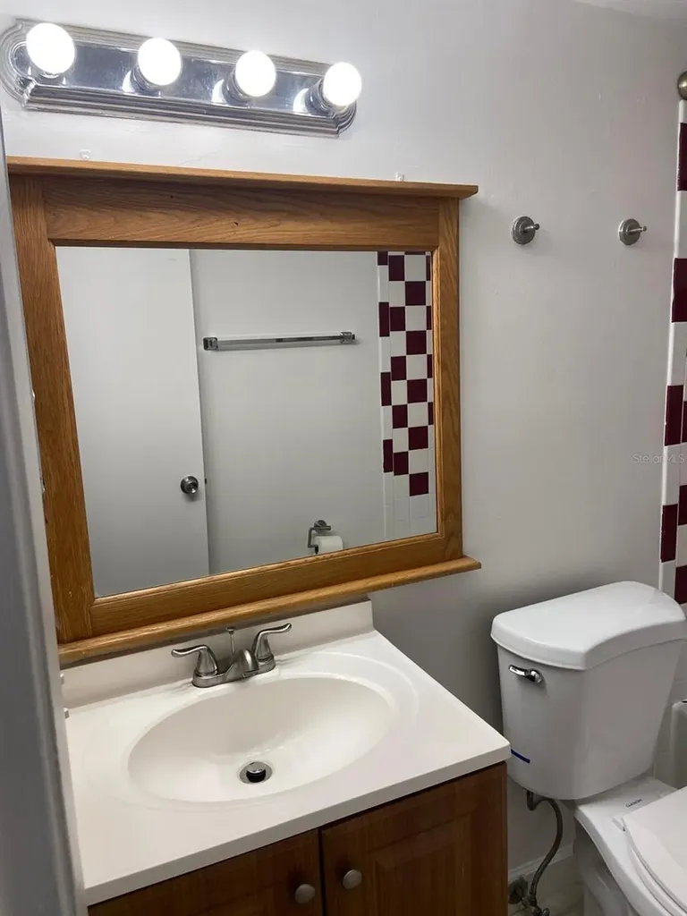 3832 N Lake Drive Tampa FL 33614