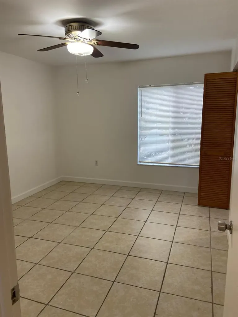 3832 N Lake Drive Tampa FL 33614