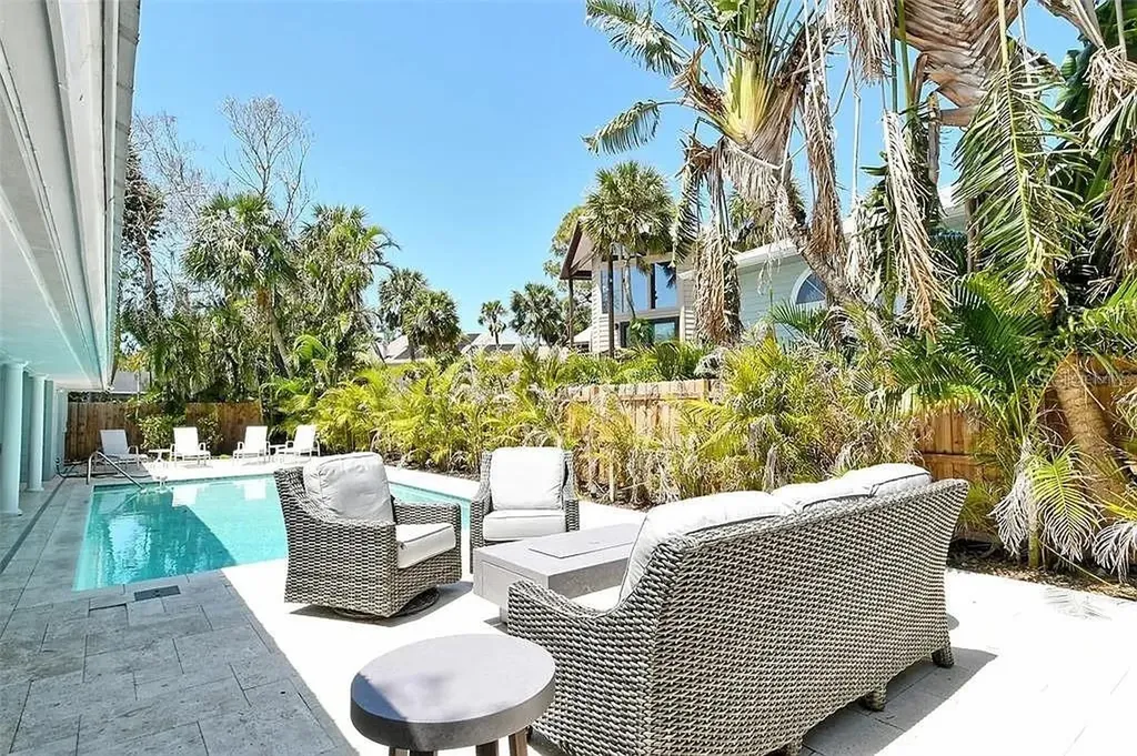 4852 Featherbed Lane Sarasota FL 34242