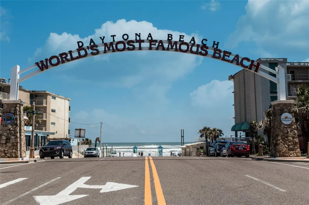 1460 N Peninsula Drive Daytona Beach FL 32118