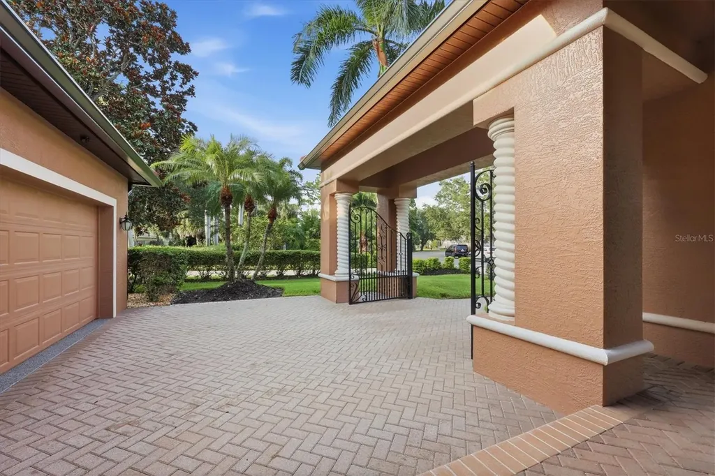 6610 Windjammer Place Bradenton FL 34202